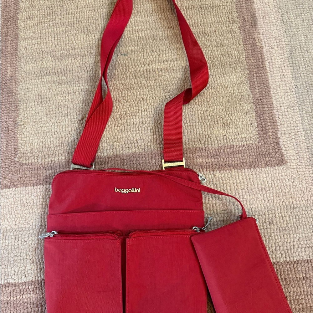 Baggallini Red Multi-Pocket Crossbody Bag Purse with Wristlet